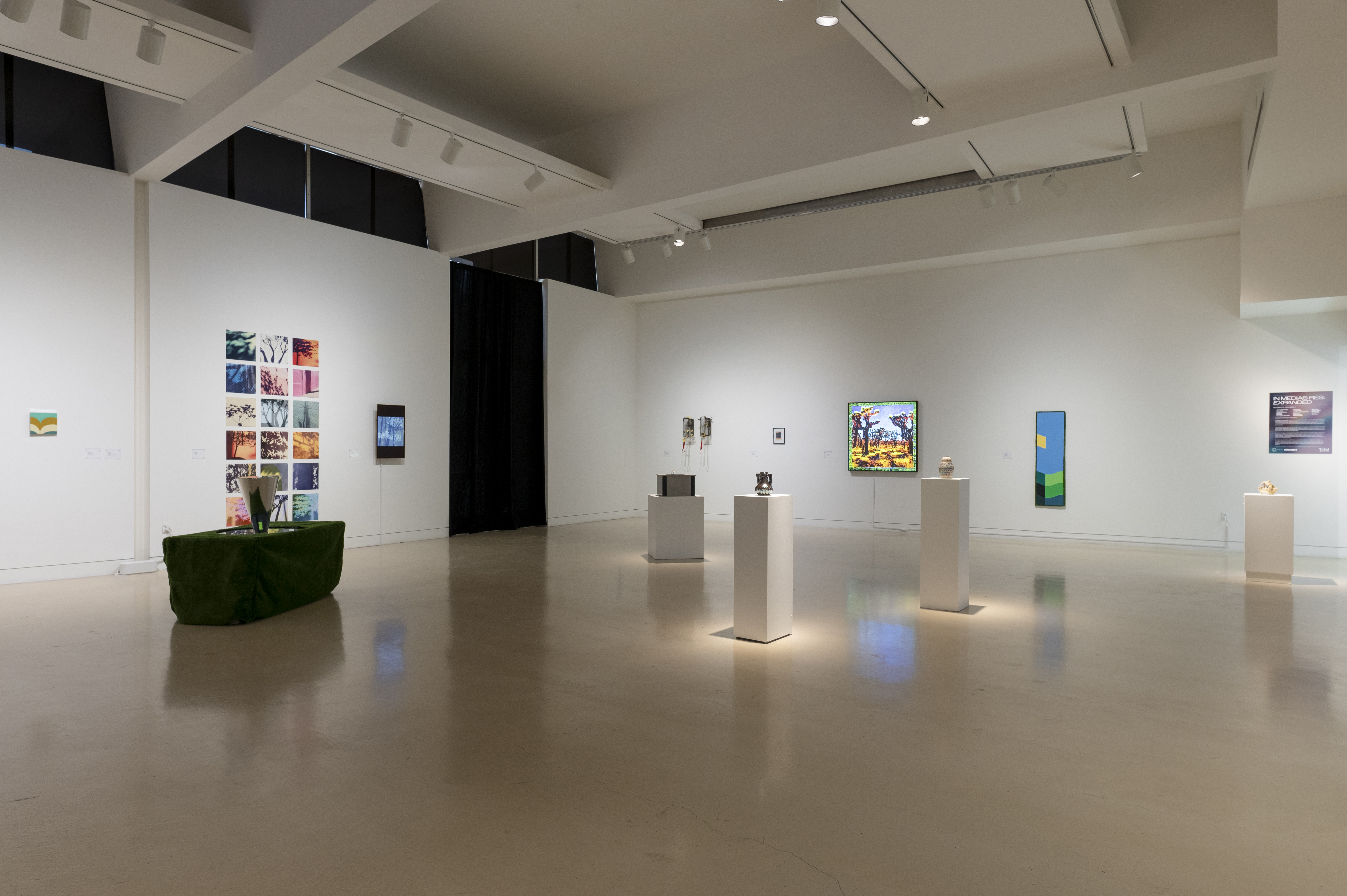 In Medias Res Exhibition Photo 2